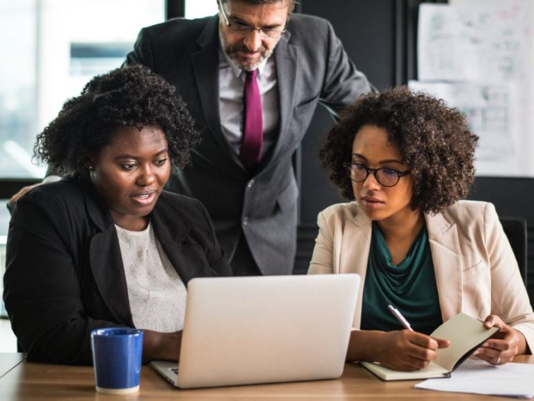 Yelp Eleştirileri: Nasıl Yönetebilir ve Geliştirebilirsiniz? Yelp Eleştirileri: Nasıl Yönetebilir ve Geliştirebilirsiniz?